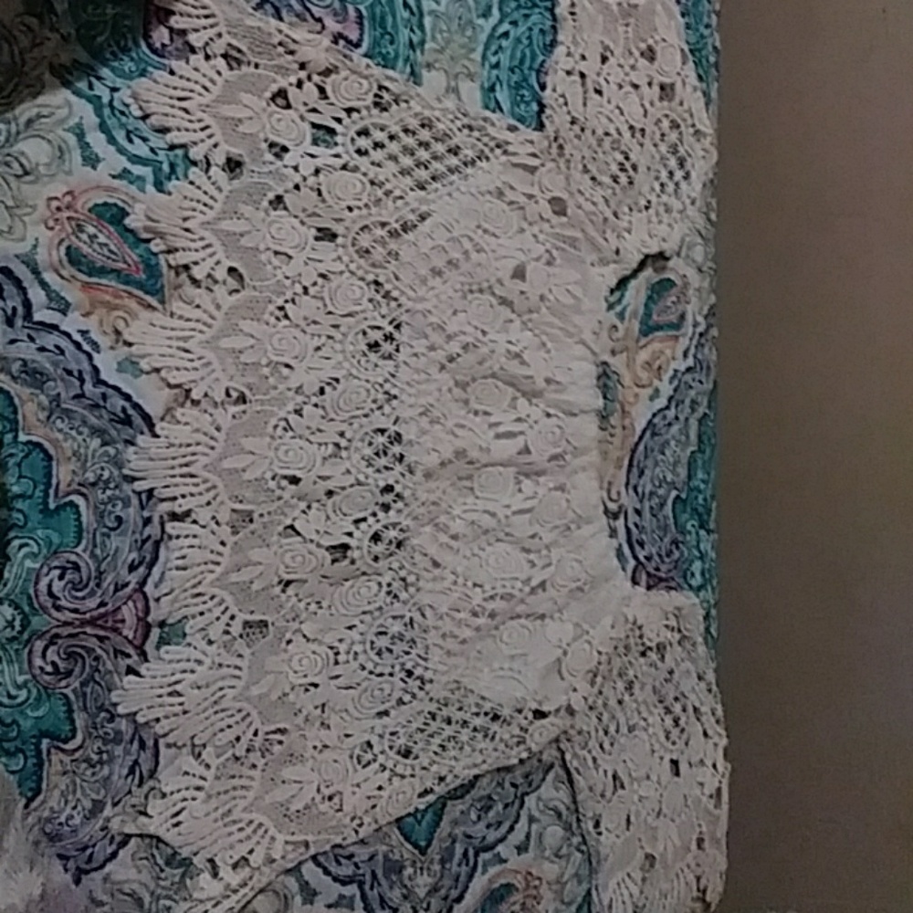 Off the shoulders belly shirt